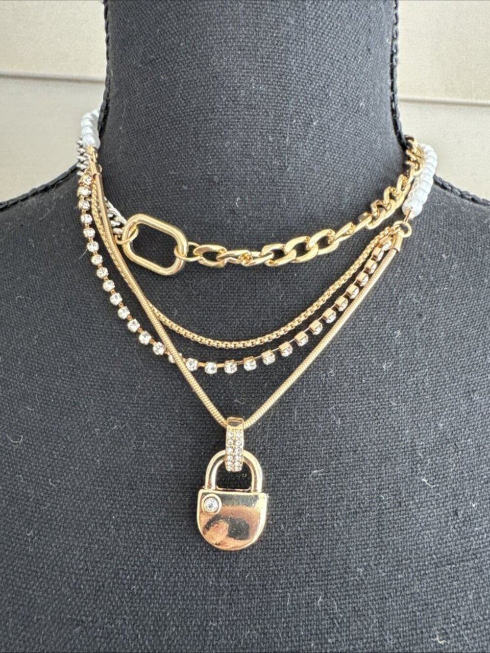 DAISY FUENTES Chunky Pearl Lock GoldTone 4 Layer Necklace & Earrings Set NWT